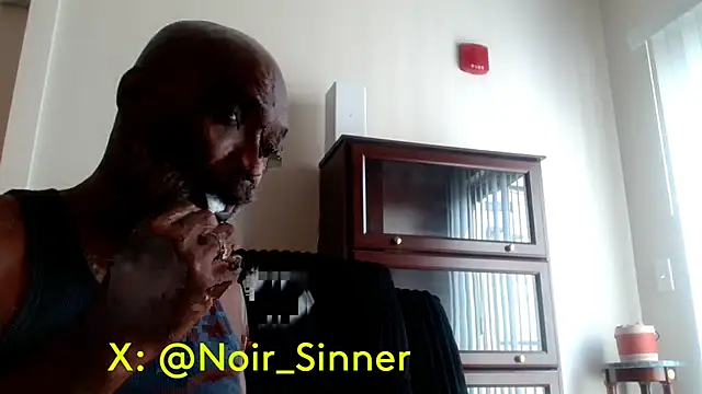 sinnernoir (M mature) - stroke show, standing