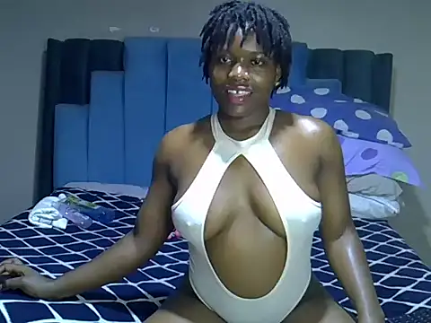 melanin_moon live cam on StripChat