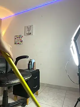 Tinakitten live webcam