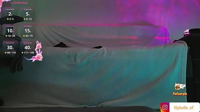 LilyBellee webcam