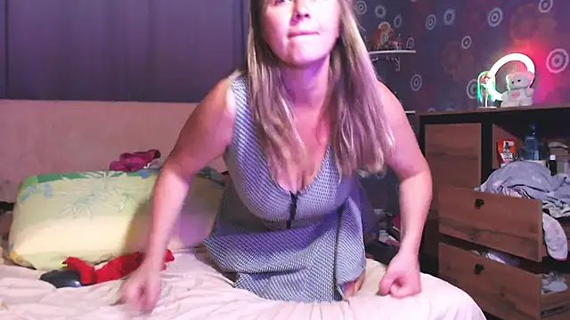 SquirtyAlice webcam