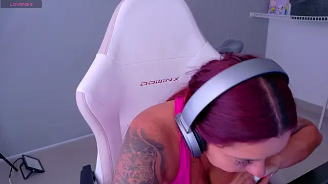 samantha_tattu webcam
