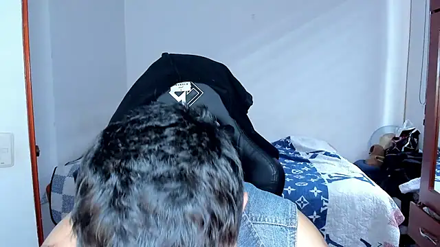 Tommy_Bred live cam on StripChat