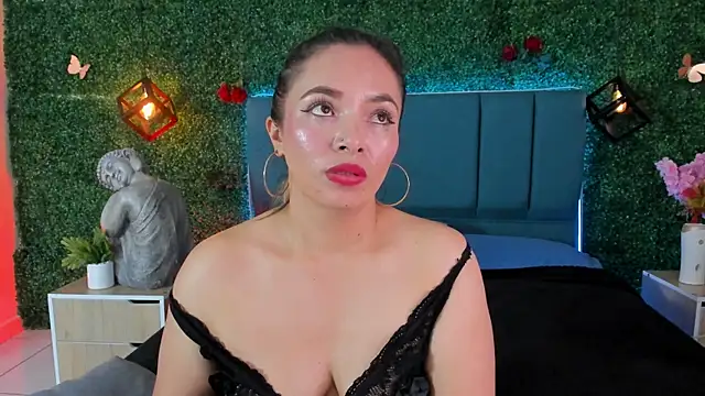 Kiaraa88 live webcam show