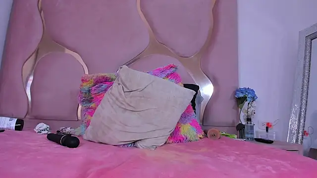 Sofia-candyht live cam on StripChat