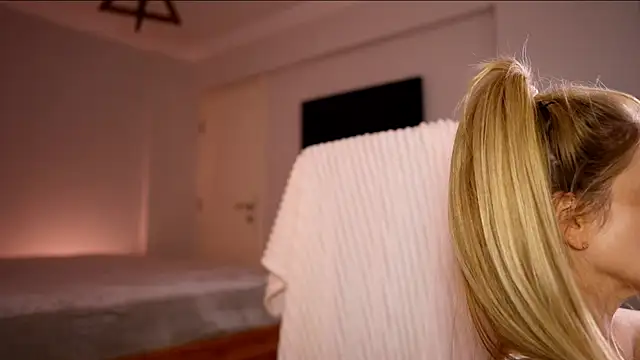 Miya_Nika webcam