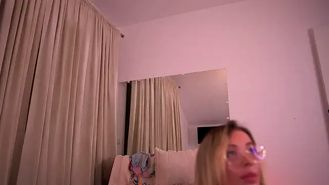 KylieJoyce webcam