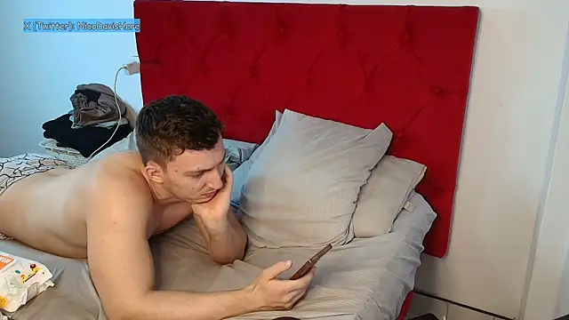 NicoDavisOfficial webcam