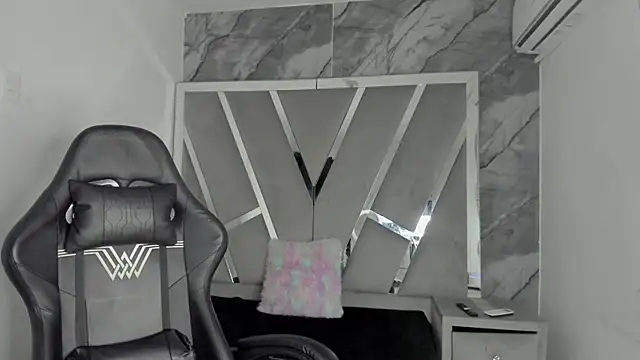 Mia_Petiteht webcam
