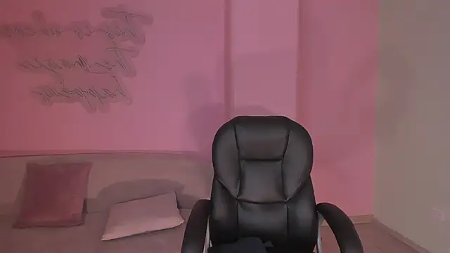 MiaFarrell_ webcam