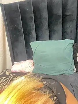 THICKBARBIE32 webcam