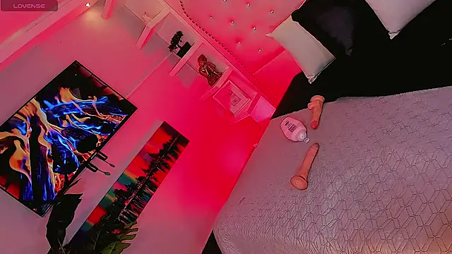 Maia_Hotts webcam