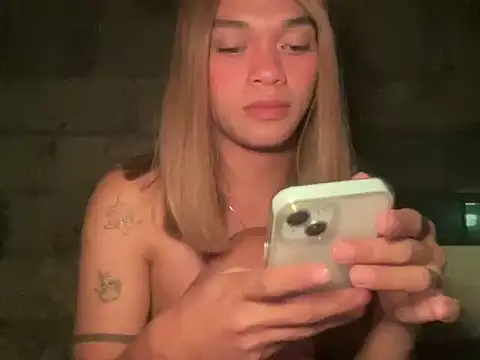 Justine0419 webcam