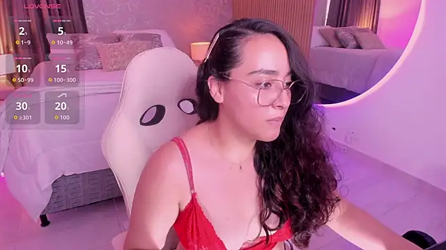 Viiolet_rosee live cam on StripChat