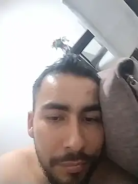 Vazquenuann live cam on StripChat