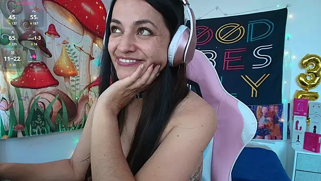 LovelyAzucena webcam