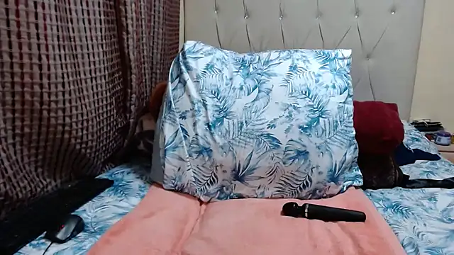 CHOCOLATEDARKBUSTYX live cam on StripChat