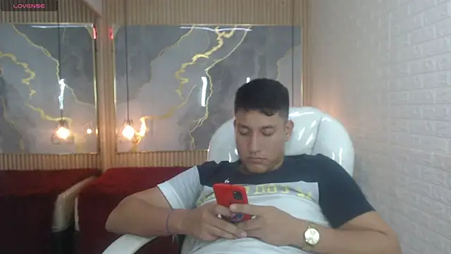 DominantBoy4 webcam
