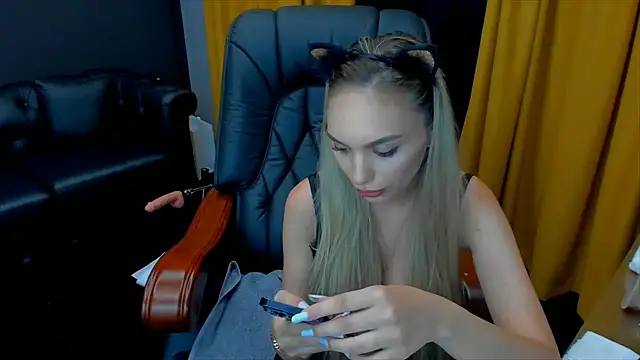 HaleySweet18 webcam
