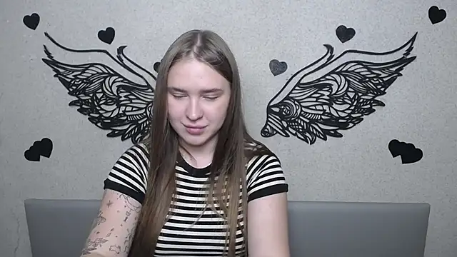 LauraHlot webcam
