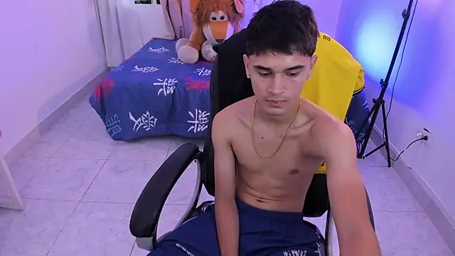 Aron_Boyy webcam