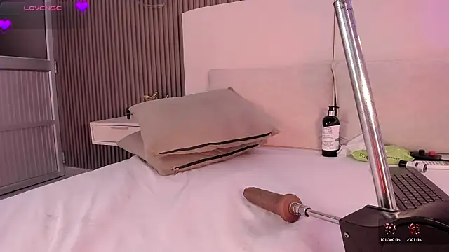 annie_clarkson webcam