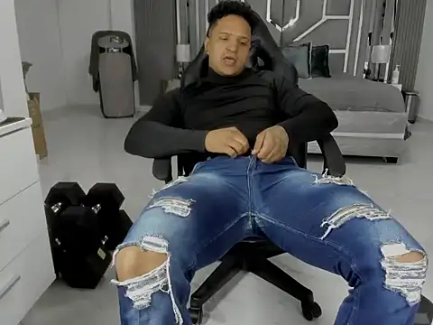 master_leather webcam