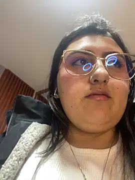 KaroVelvett webcam