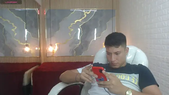 DominantBoy4 webcam