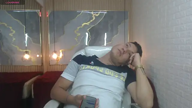 DominantBoy4 webcam