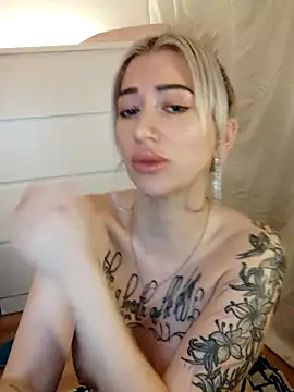 Gina-Lumara webcam