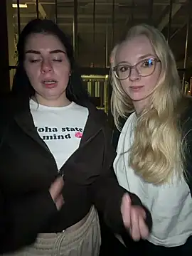 EllyNora webcam