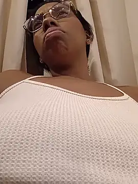 lia_mariana webcam