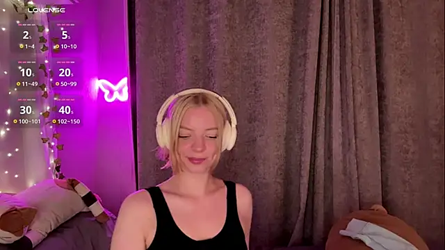 Marry_Sornatiko webcam