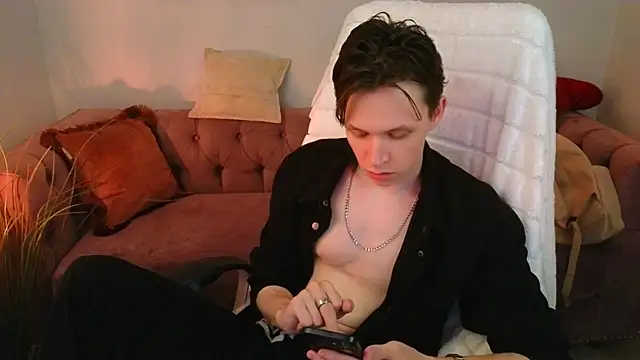 Meverik_Oushen webcam