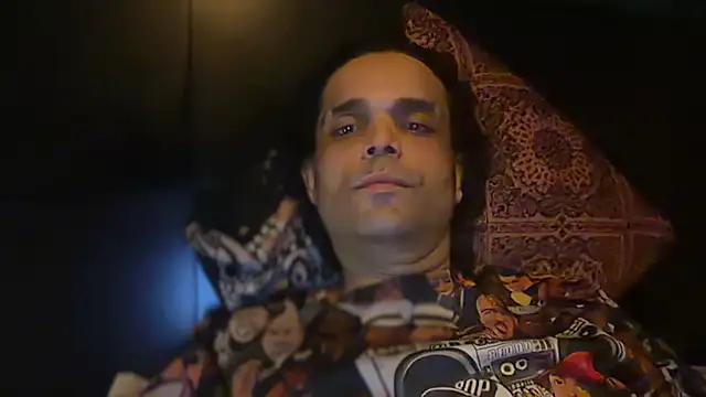 icebergslim281 live cam on StripChat