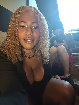 AmazonianMistress webcam