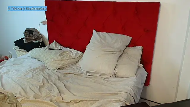 NicoDavisOfficial webcam
