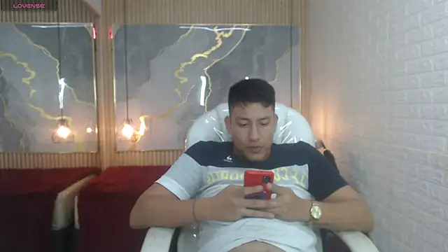 DominantBoy4 webcam