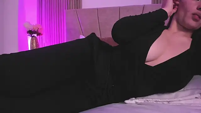 Victoria_Beaumont webcam