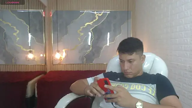 DominantBoy4 webcam