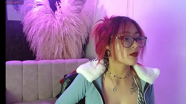 sara_red_xxx live cam on StripChat