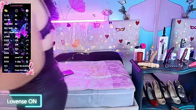 Zaly_mature live cam on StripChat