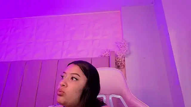 MollyBigBoobs12 webcam