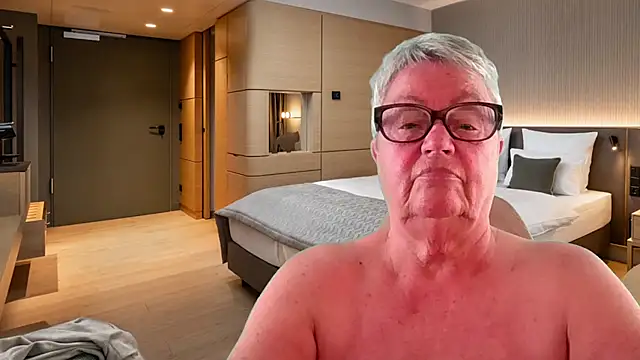 Mystery-Grandmother webcam