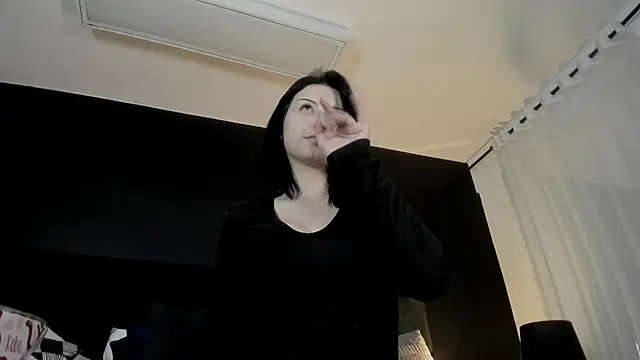Adeelinee webcam