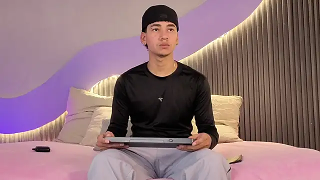 Dominic_ghost webcam