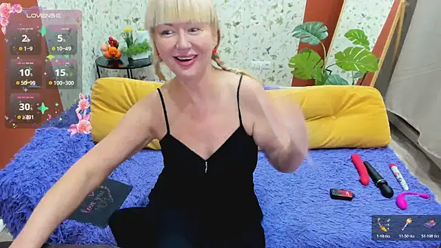 FlirtyMary webcam
