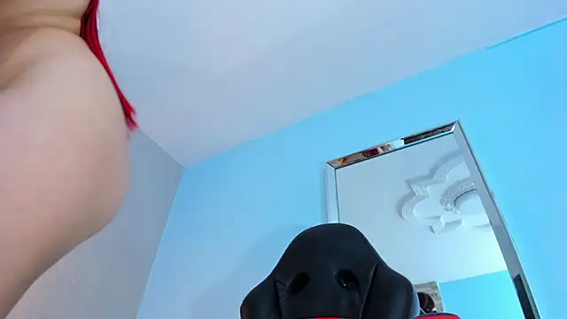LUCIA_KHAN webcam