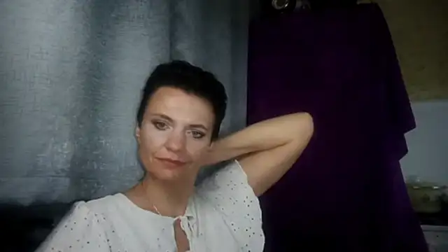 HotMamaQueen234 webcam